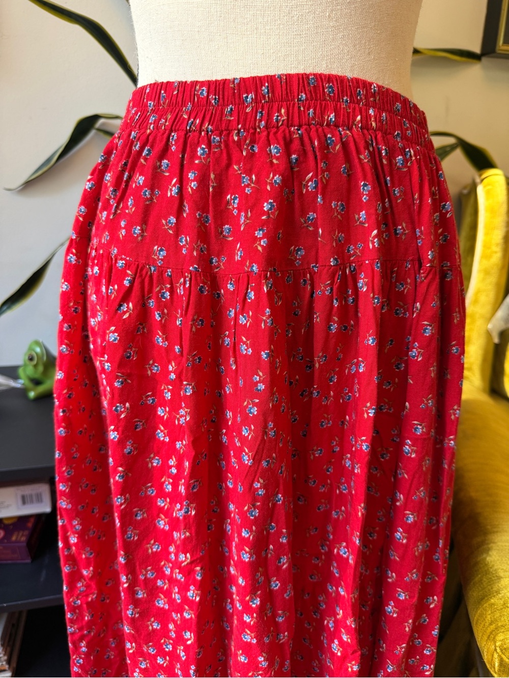 Vintage Red Floral Elastic-Waist Maxi Skirt - Picture 2 of 9